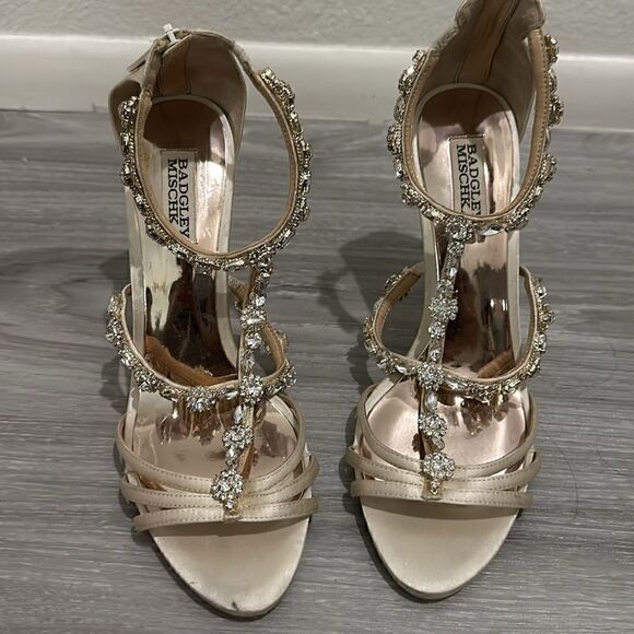 Badgley Mischka heels  have a Round Toe size 9 1/2 - Picture 7 of 7